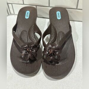 Oka B Womens Size ML 8-9 Brown Flower Flip Flop Wedge Sandals Waterproof USA